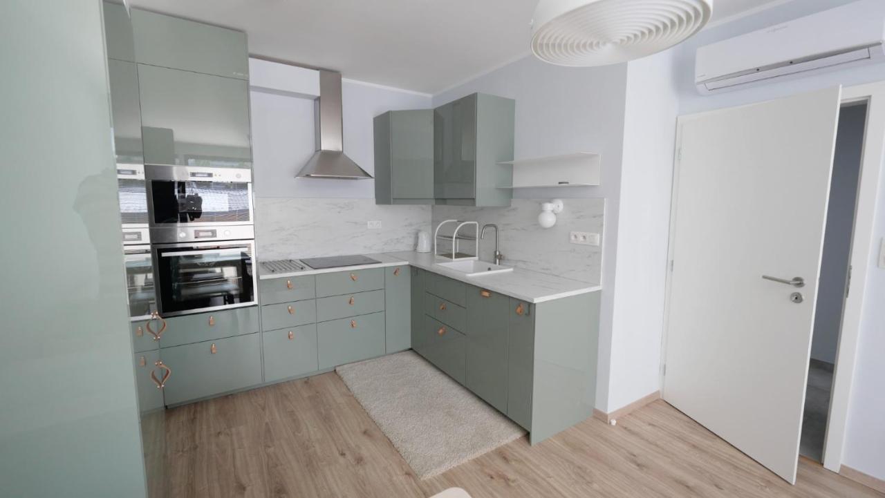 Air-Conditioned, 2 Room Apartment With Terrace Bratislava Exterior foto