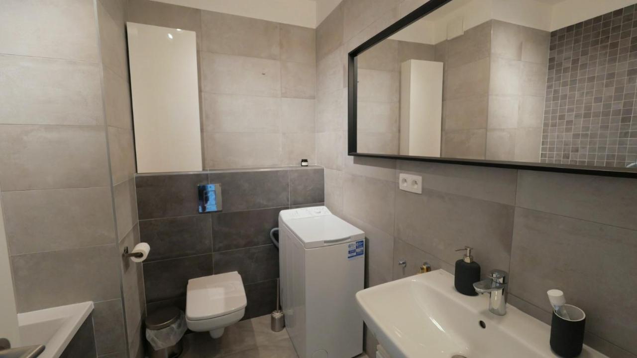 Air-Conditioned, 2 Room Apartment With Terrace Bratislava Exterior foto
