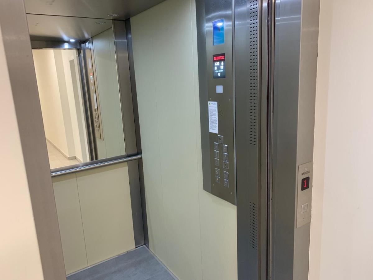 Air-Conditioned, 2 Room Apartment With Terrace Bratislava Exterior foto